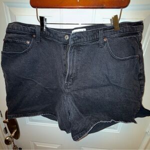 Abercrombie & Fitch 7” Dad Short High Rise Curve Love‎ Black Denim Shorts